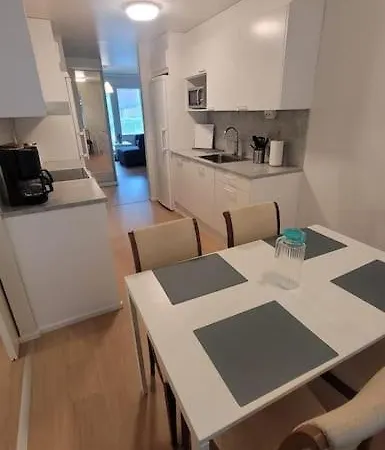 Kotimaailma Furnished - 2br, Katajanokka Apartamento